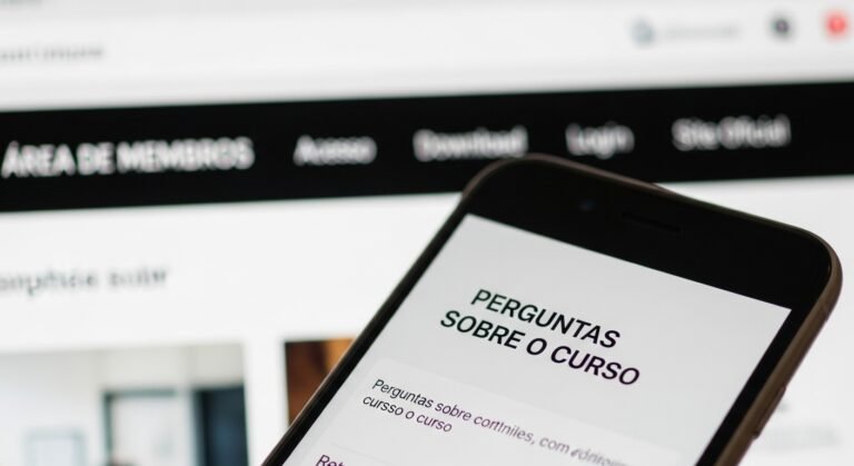 A Bíblia Comentada – Estudo profundo com arqueologia e teologia