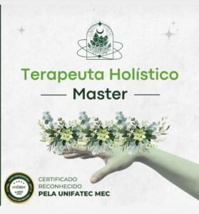 Terapeuta Holístico Master segurando certificado UNIFATEC reconhecido pelo MEC em estúdio de terapias integrativas.